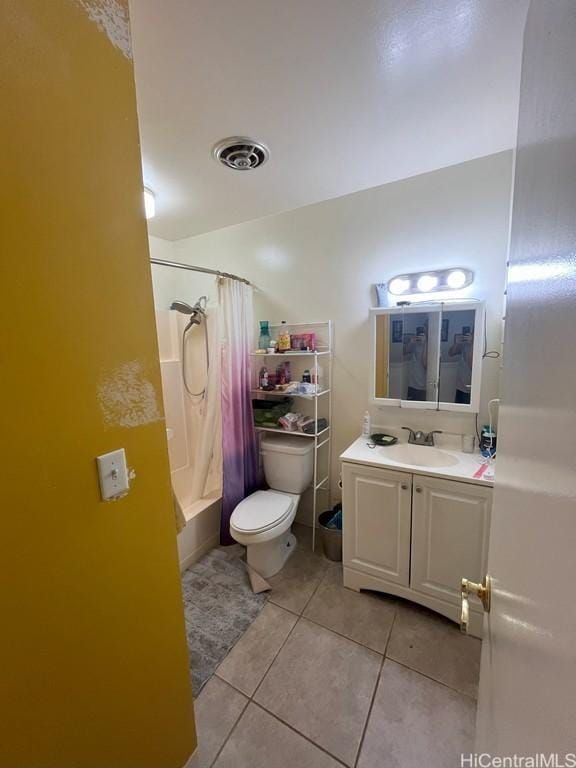94-1436 Lanikuhana Ave Unit 467, Mililani, HI 96789 - full bathroom with tile patterned floors, shower / bathtub combination with curtain, toilet, and vanity