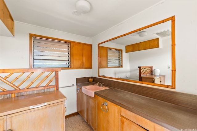 748 Ocean View Dr, Honolulu, HI 96816 - bathroom featuring vanity