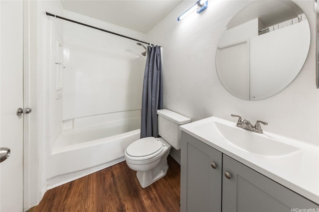 91-1099 Puamaeole St Unit 17U, Ewa Beach, HI 96706 - bathroom with toilet, wood finished floors, vanity, and shower / bath combo with shower curtain