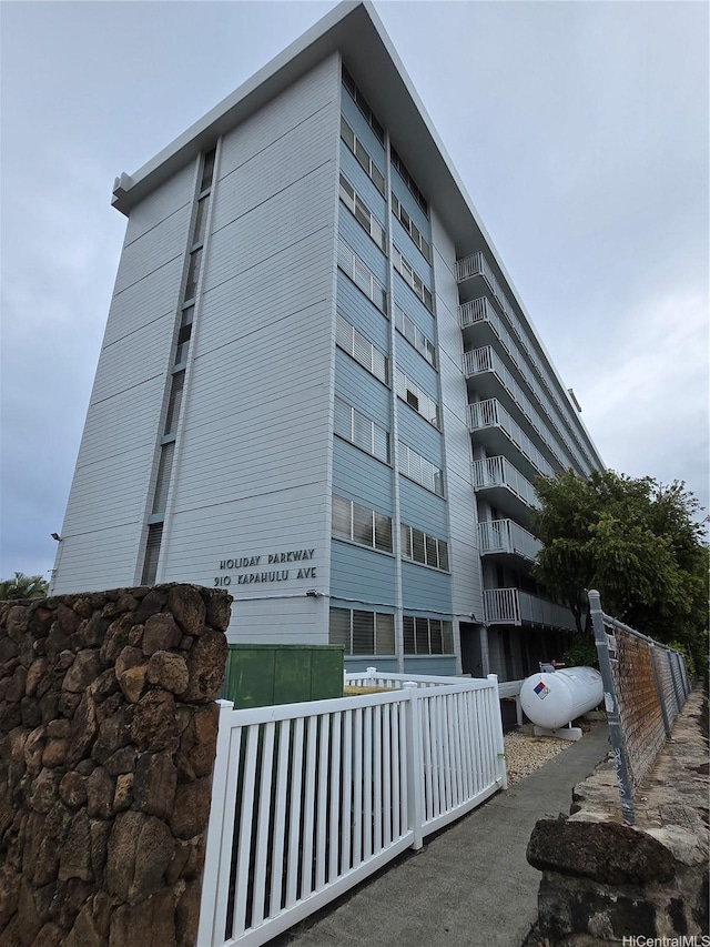 910 Kapahulu Ave Unit 303, Honolulu, HI 96816 - view of building exterior