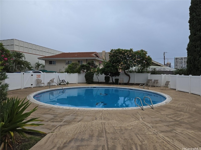 910 Kapahulu Ave Unit 303, Honolulu, HI 96816 - view of swimming pool featuring a fenced backyard and a patio area