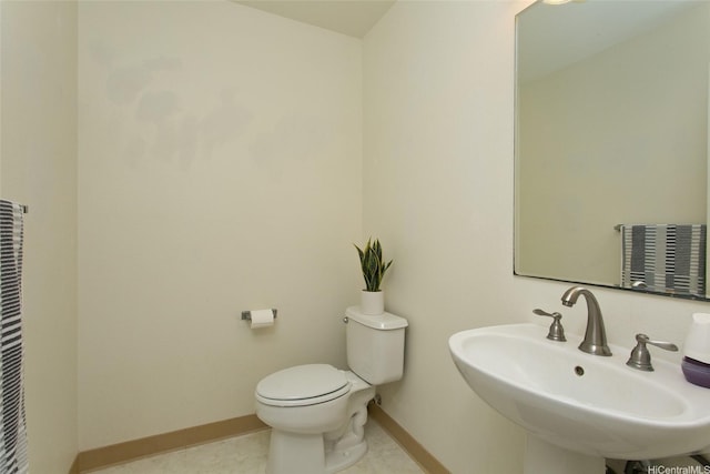 94-1014 Makakoa Loop, Waipahu, HI 96797 - bathroom with a sink, toilet, baseboards, and a heating unit