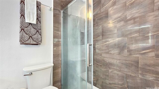 95-786 Wikao St Unit M103, Mililani, HI 96789 - bathroom featuring toilet and a stall shower