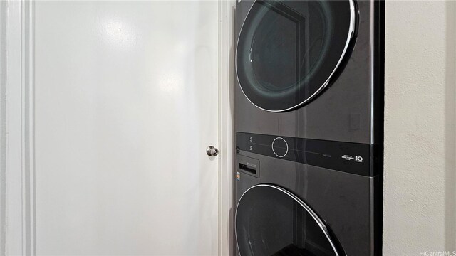 95-786 Wikao St Unit M103, Mililani, HI 96789 - washroom featuring estacked washer and dryer