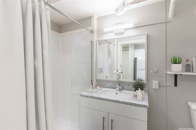 803 Waimanu St Unit 204, Honolulu, HI 96813 - bathroom featuring a shower with shower curtain, toilet, and vanity