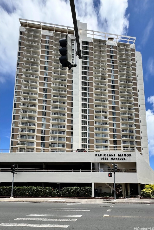 1655 Makaloa St Unit 705, Honolulu, HI 96814 - view of apartment building / complex