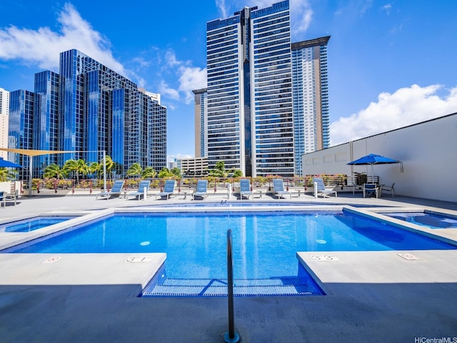 725 Kapiolani Blvd Unit 1105, Honolulu, HI 96813 - community pool with a community hot tub, a patio, and a view of city