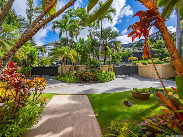 756 Mokulua Dr, Kailua, HI 96734 - view of yard featuring a gate
