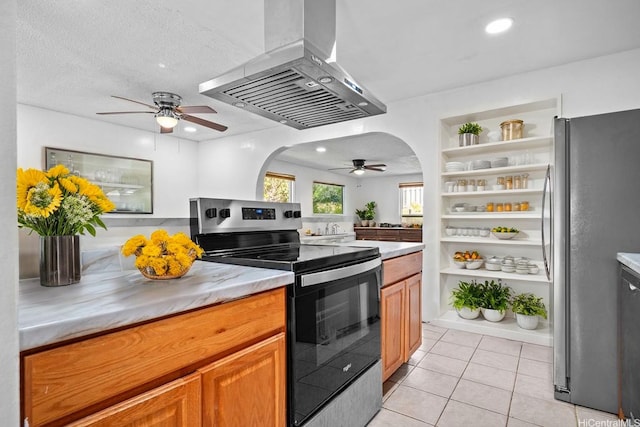 94-328 Hakamoa St, Mililani, HI 96789 - kitchen with stainless steel appliances, a ceiling fan, wall chimney range hood, arched walkways, and recessed lighting