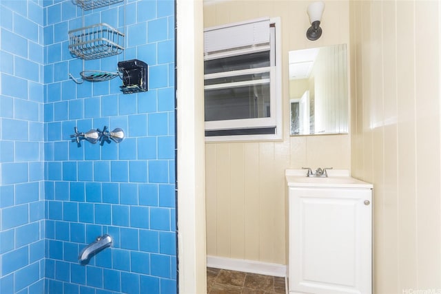 725 Kalolina Pl, Kailua, HI 96734 - bathroom featuring a tile shower, vanity, and baseboards