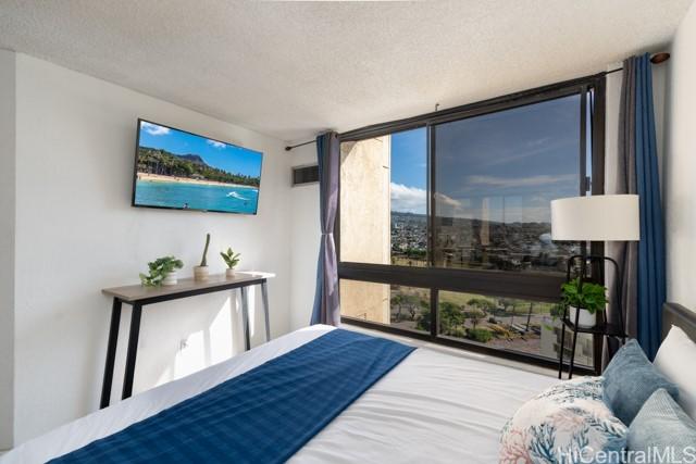 300 Wai Nani Way Unit 1815, Honolulu, HI 96815 - bedroom featuring a wall of windows and a textured ceiling