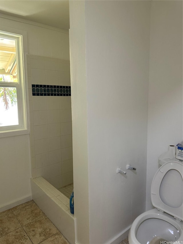 252 Moomuku Pl Unit 4, Honolulu, HI 96821 - bathroom with a shower stall, toilet, and baseboards