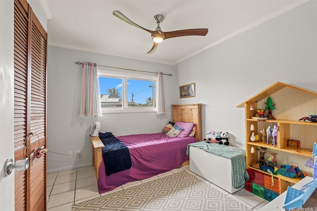 51-17 Kaaawa Pl, Kaaawa, HI 96730 - bedroom featuring crown molding, a ceiling fan, and a closet