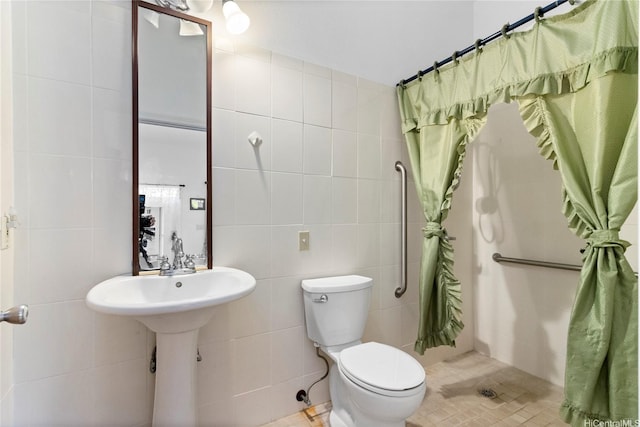 99-060 Nalopaka Pl, Aiea, HI 96701 - full bathroom featuring tile walls and a tile shower