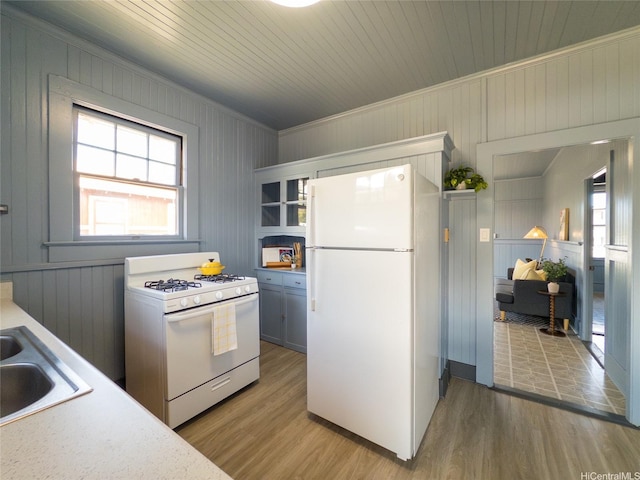 3140 Paliuli St, Honolulu, HI 96816 - kitchen featuring white appliances, light wood finished floors, ornamental molding, plenty of natural light, and light countertops