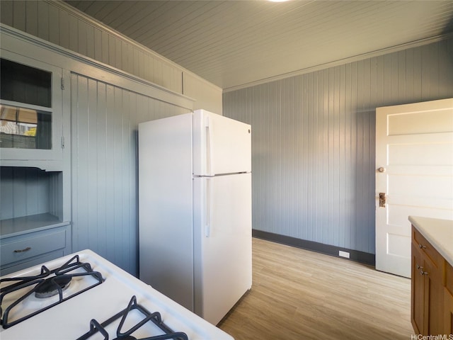 3140 Paliuli St, Honolulu, HI 96816 - kitchen featuring white appliances, light wood-style flooring, baseboards, and light countertops