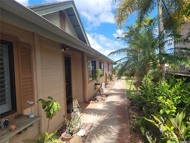91-1565 Wahane St, Kapolei, HI 96707 - view of side of home