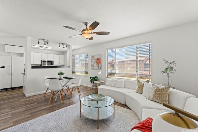 92-1132 Panana St Unit 130, Kapolei, HI 96707 - living room featuring dark wood finished floors, baseboards, and ceiling fan