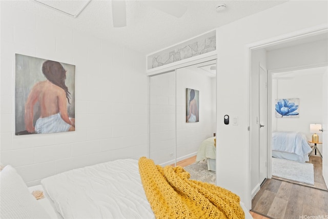 92-1132 Panana St Unit 130, Kapolei, HI 96707 - bedroom featuring wood finished floors, a closet, a ceiling fan, and baseboards
