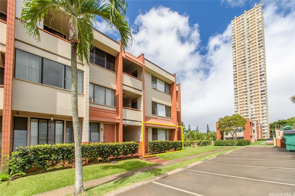 1107 Acacia Rd Unit 113, Pearl City, HI 96782 - view of property featuring uncovered parking