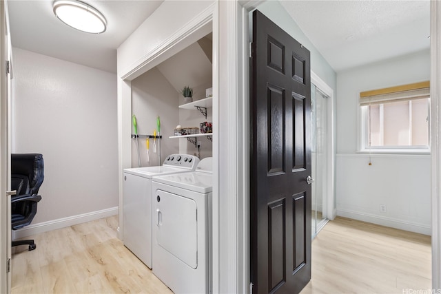 92-1041 Makakilo Dr Unit 82, Kapolei, HI 96707 - laundry area featuring light wood-style flooring, baseboards, separate washer and dryer, and an office area