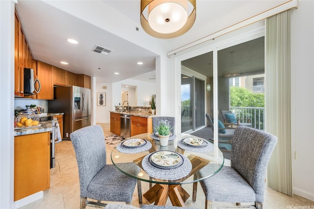 520 Lunalilo Home Rd Unit 7217, Honolulu, HI 96825 - dining area featuring recessed lighting