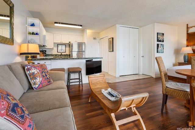 2140 Kuhio Ave Unit 1103, Nuc Honolulu, HI 96815 - living room featuring wood finished floors and a textured ceiling
