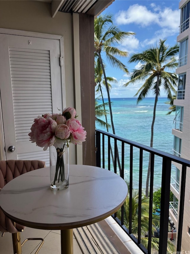 2987KALAKAUAAVENUE703 Kalakaua Ave Unit 703, Honolulu, HI 96850 - balcony with a water view and outdoor dining area