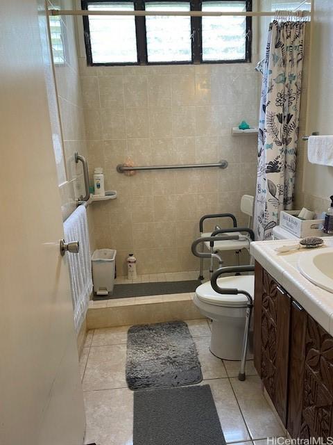47-166 Wailehua Rd, Kaneohe, HI 96744 - bathroom featuring tile patterned flooring, a tile shower, and vanity