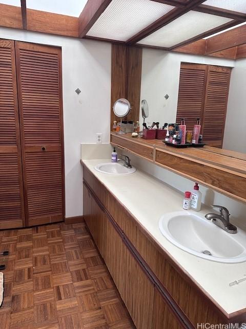 389 Kaelepulu Dr Unit 1501, Kailua, HI 96734 - bathroom featuring a closet and double vanity