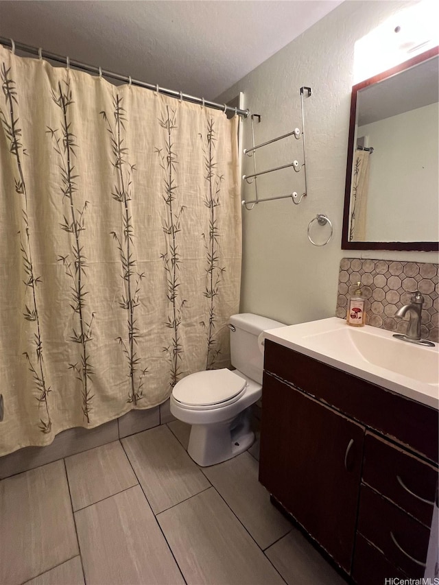 84-754 Ala Mahiku St Unit 1145C, Waianae, HI 96792 - full bath featuring toilet, vanity, and decorative backsplash