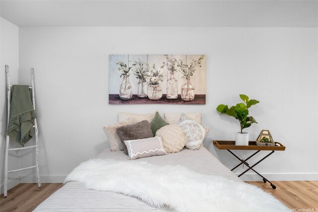 306 Mananai Pl Unit 4D, Honolulu, HI 96818 - bedroom featuring wood finished floors and baseboards