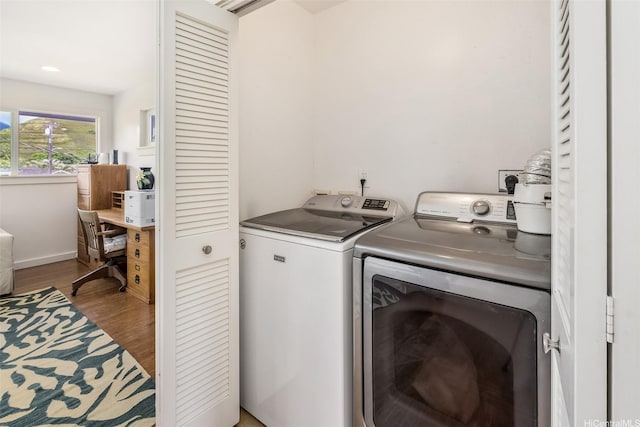 440 Akoakoa Pl, Kailua, HI 96734 - laundry area with washing machine and dryer, wood finished floors, a desk, and recessed lighting