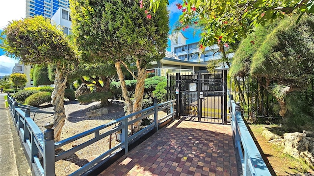 1550 Rycroft St Unit 323, Honolulu, HI 96814 - view of patio with a gate