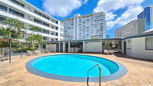 1550 Rycroft St Unit 323, Honolulu, HI 96814 - community pool featuring a patio