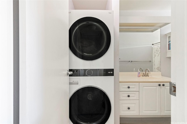 95-1031 Kuauli St Unit 87, Mililani, HI 96789 - washroom featuring stacked washer / drying machine