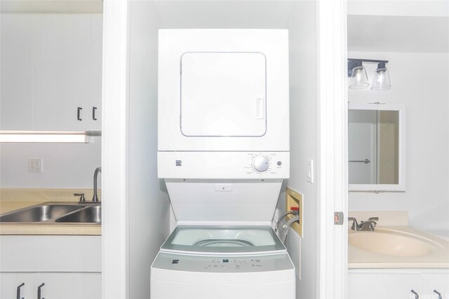 1060 Kamehameha Hwy Unit 2303A, Pearl City, HI 96782 - laundry room featuring estacked washer and dryer