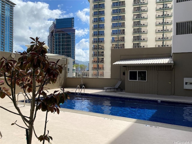 1920 Ala Moana Blvd Unit 1906, Honolulu, HI 96815 - community pool with a patio and a view of city