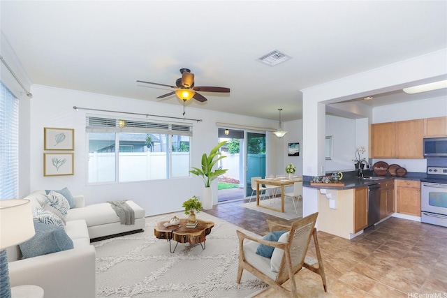 91-1200 Keaunui Dr Unit 400, Ewa Beach, HI 96706 - living room featuring ceiling fan