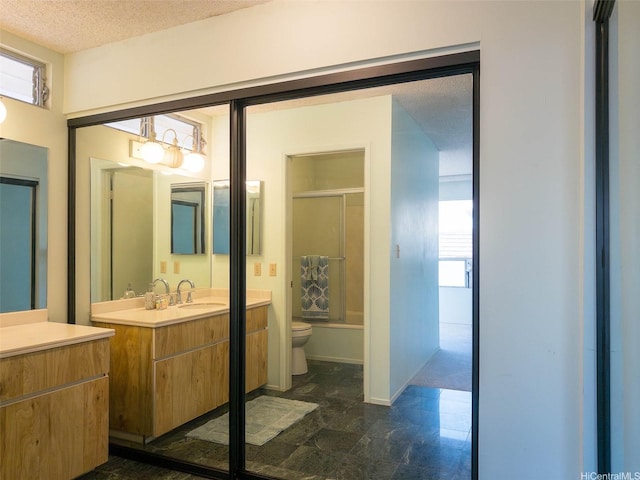 94-1036 Leomana Pl, Waipahu, HI 96797 - full bath featuring vanity, toilet, and enclosed tub / shower combo