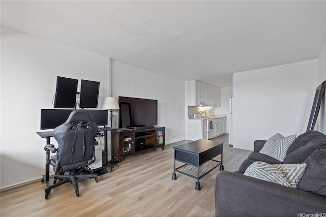 1710 Makiki St Unit 1005, Honolulu, HI 96822 - living area featuring light wood-type flooring
