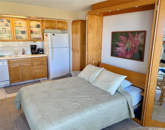 84-680 Kili Dr Unit 1001, Waianae, HI 96792 - bedroom featuring freestanding refrigerator, a sink, and a textured ceiling