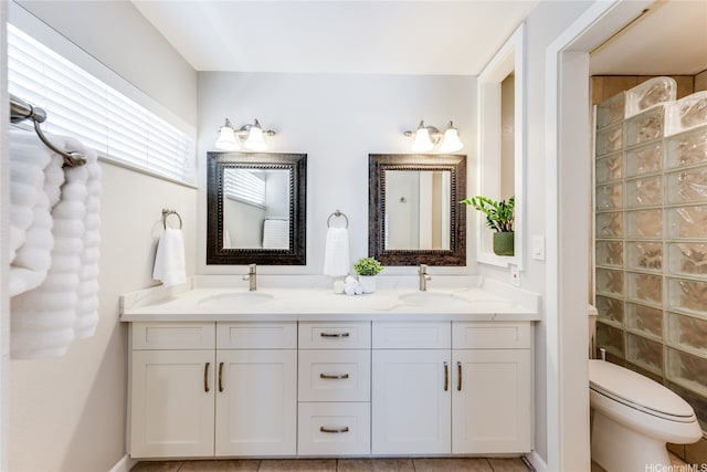 91-208 Kekepania Pl Unit B, Kapolei, HI 96707 - full bathroom with double vanity, toilet, and tiled shower