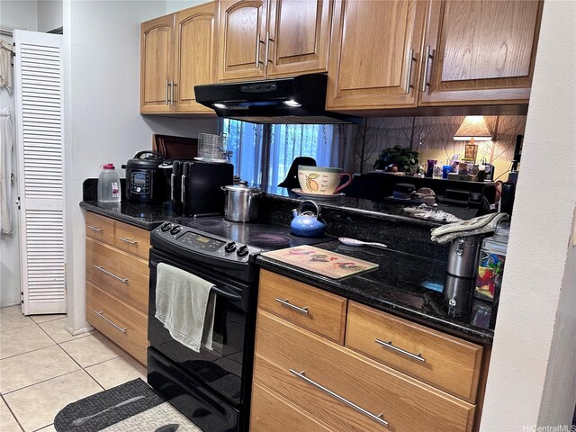 94-070 Akualele Pl, Mililani, HI 96789 - kitchen featuring black electric range oven, exhaust hood, backsplash, light tile patterned floors, and dark stone countertops