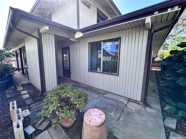 94-070 Akualele Pl, Mililani, HI 96789 - property entrance featuring a patio area