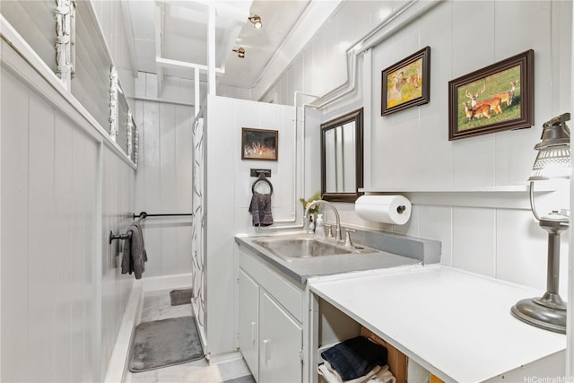 538 Akahi Pl, Lanai City, HI 96763 - full bath featuring a decorative wall, vanity, and a shower