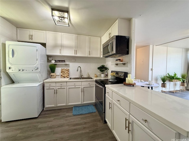 95-2055 Waikalani Pl Unit B204, Mililani, HI 96789 - kitchen with stainless steel appliances, stacked washer and clothes dryer, a sink, and white cabinets