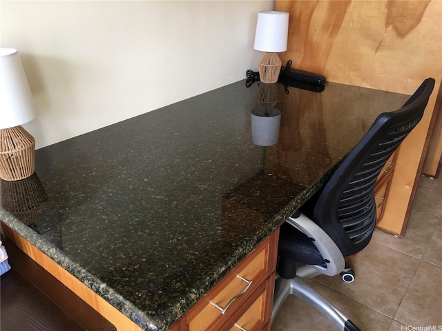 84-680 Kili Dr Unit 1204, Waianae, HI 96792 - office area featuring light tile patterned floors