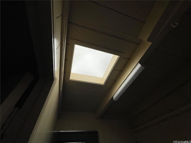 1676 Hoonipo St, Pearl City, HI 96782 - detailed view of a skylight