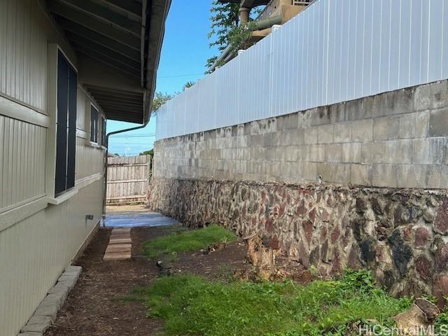 1846 Kilohi St, Honolulu, HI 96819 - view of yard